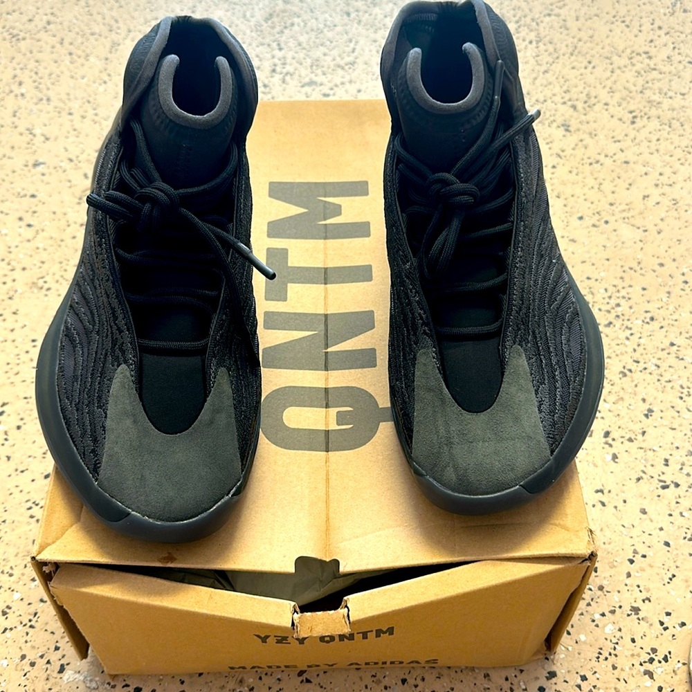 Yeezy black men’s size 13.5 Yzy QNTM